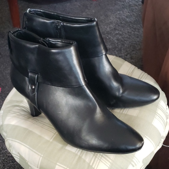 Black booties - Picture 1 of 3